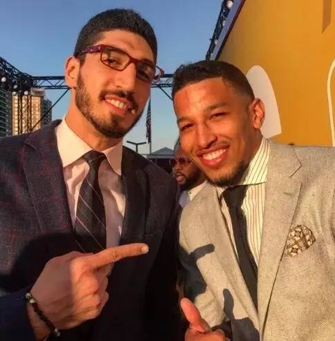 阿斯：皇马决定将圣地亚哥-伯纳乌球场简化命名为伯纳乌球场（阿斯：皇马决定将圣地亚哥-伯纳乌简化为伯纳乌球场）