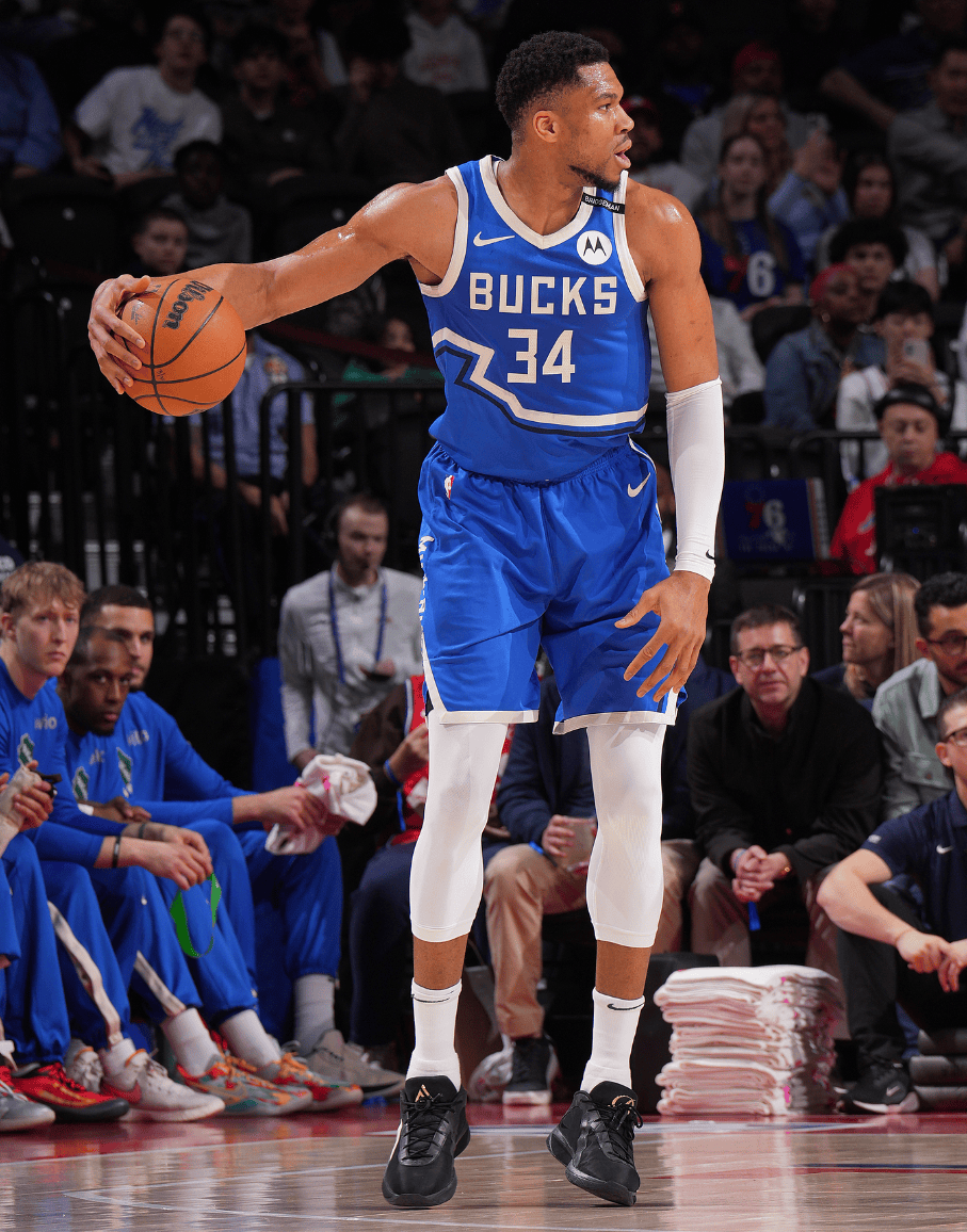 记者：莱万有一种几乎疯狂的求胜欲，他与哈维成了更衣室对手（记者：莱万胜欲近乎疯狂，与哈维在更衣室已成对立面）