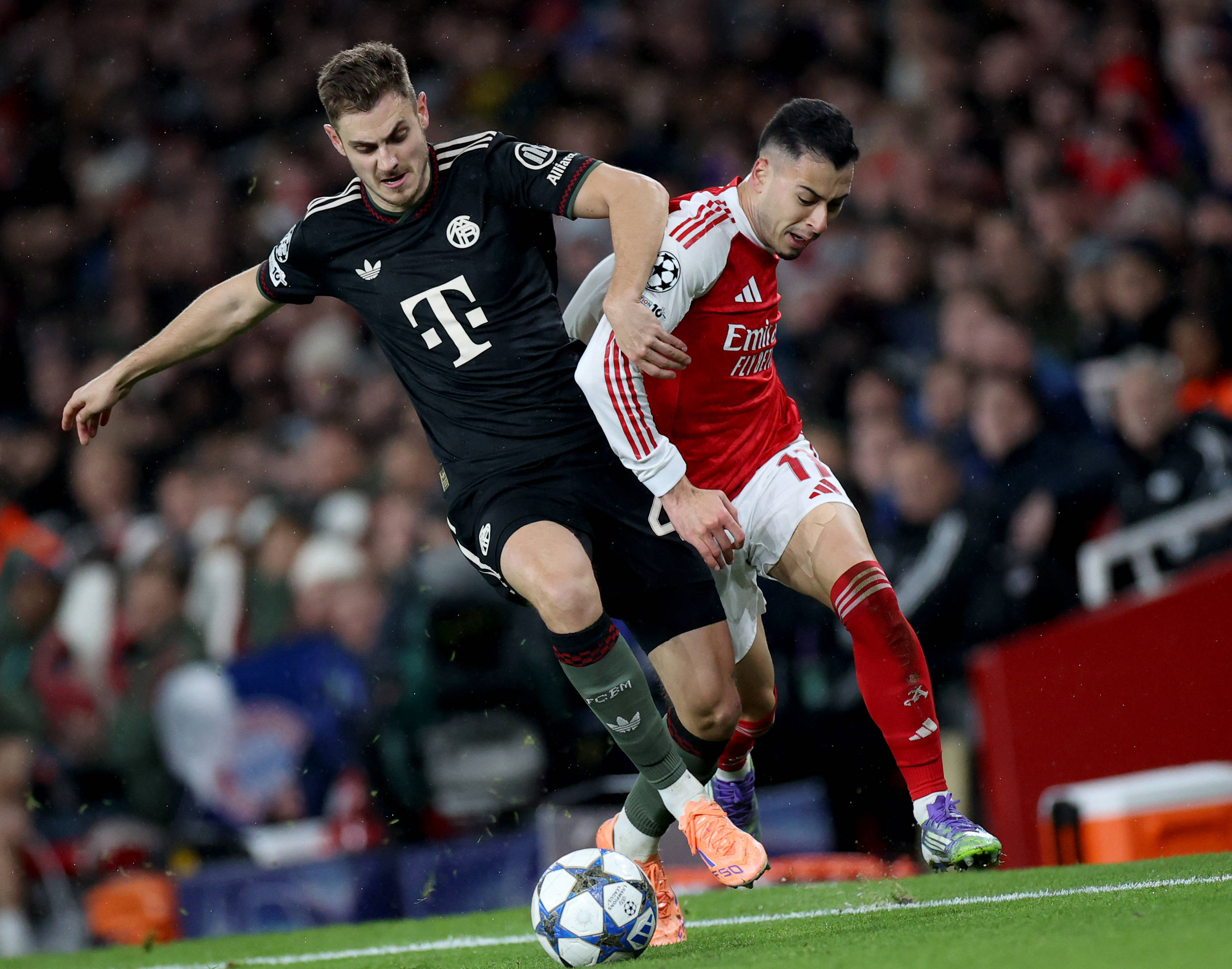 这脚助攻是天赋溢出的那种（这记助攻，天赋都要溢出来了）